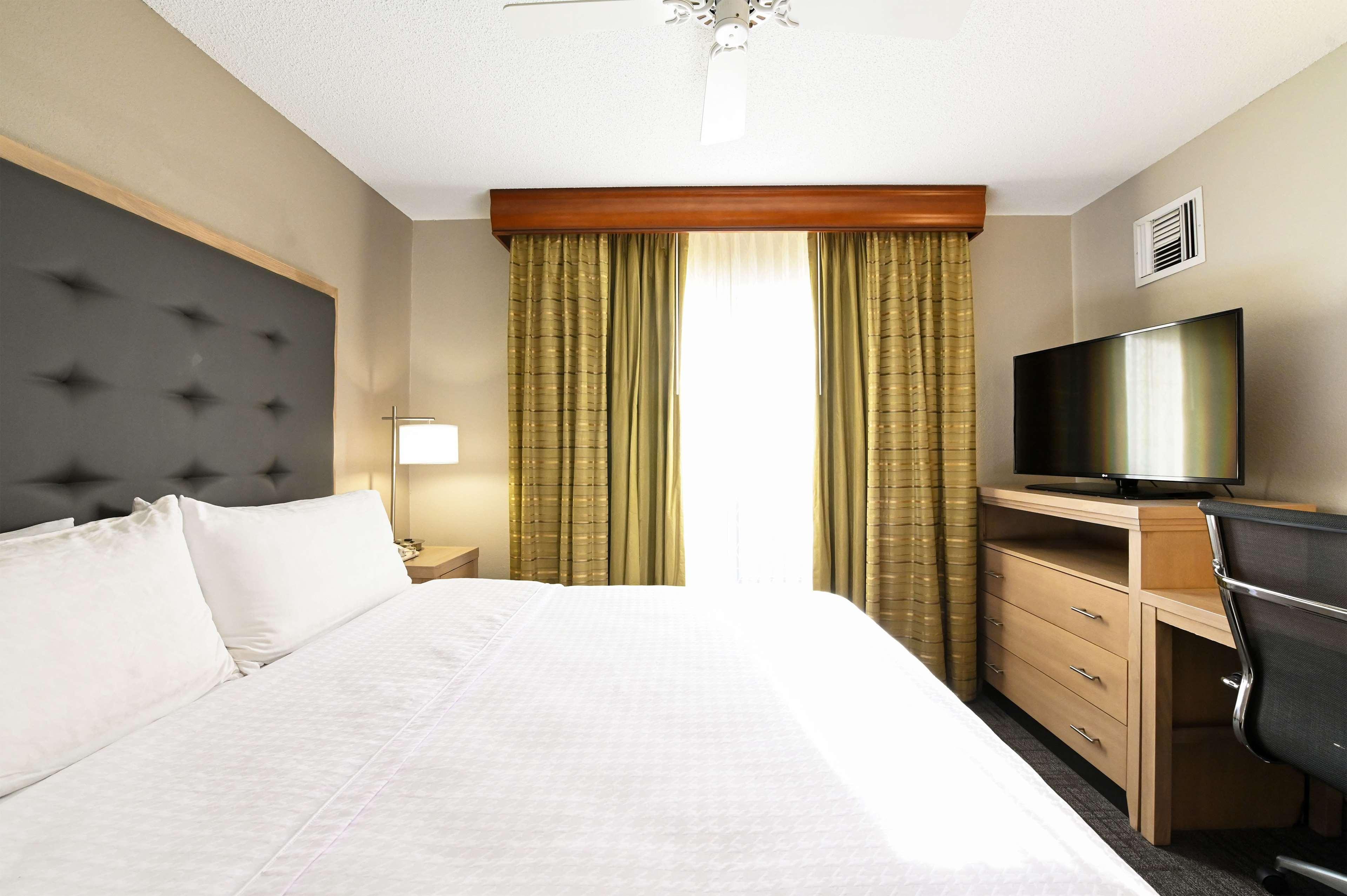 โฮมวูด สวีท บาย ฮิลตัน ริชมอนด์ เวสต์ เอนด์ Hotel Broad Meadows ภายนอก รูปภาพ