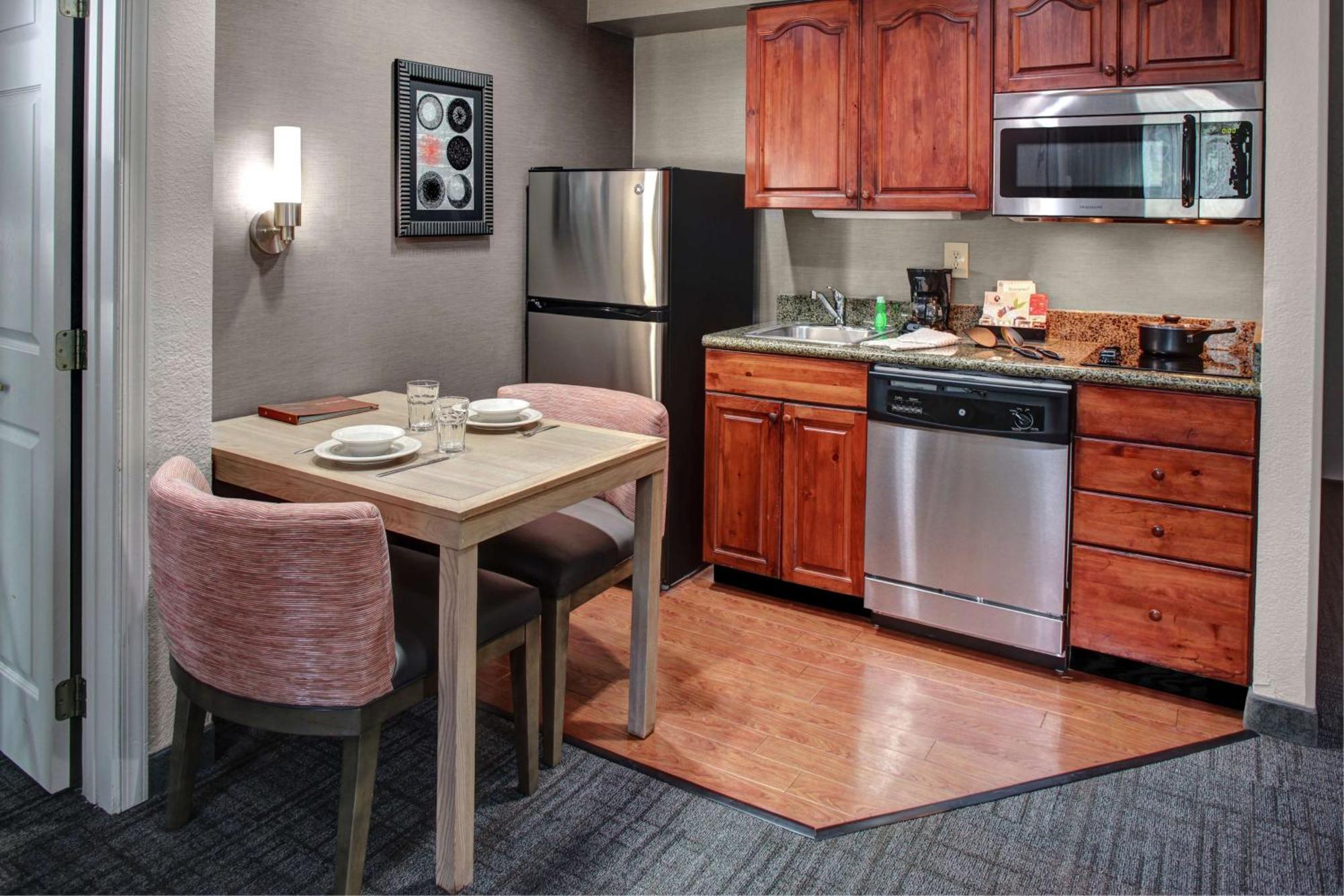 โฮมวูด สวีท บาย ฮิลตัน ริชมอนด์ เวสต์ เอนด์ Hotel Broad Meadows ภายนอก รูปภาพ