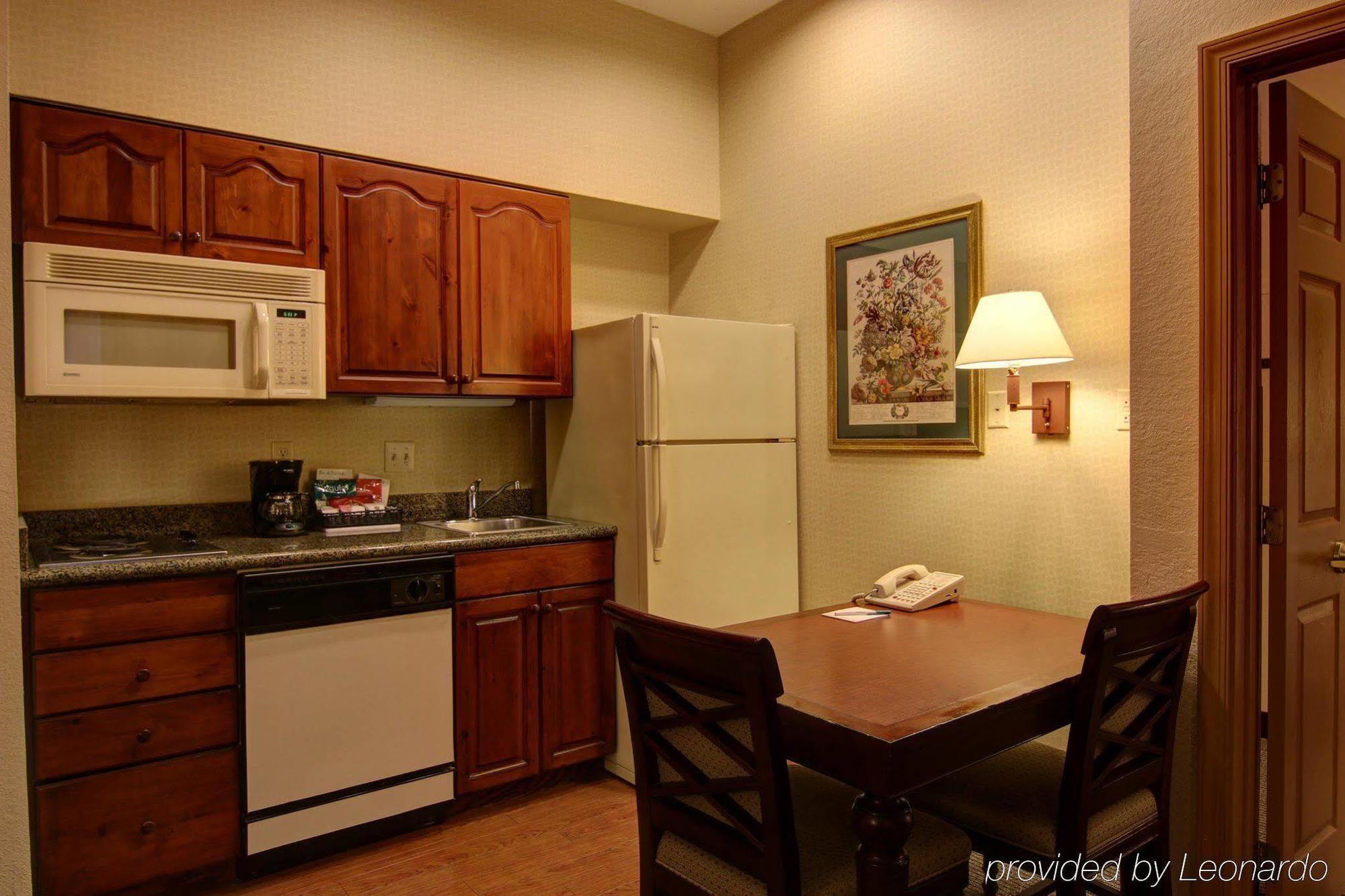 โฮมวูด สวีท บาย ฮิลตัน ริชมอนด์ เวสต์ เอนด์ Hotel Broad Meadows ภายนอก รูปภาพ